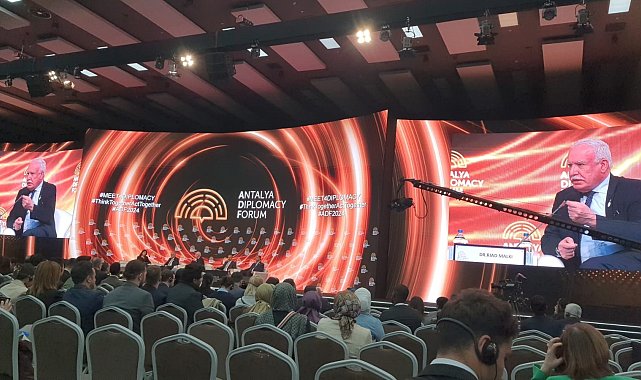 HKÜ'lü öğrenciler 3. Antalya Diplomasi Forumu'nda üst düzey diplomatlarla buluştu