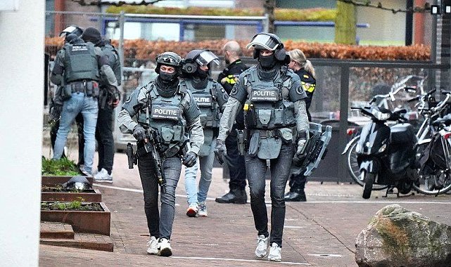 Hollanda'da kafede rehine krizi
