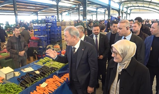 Hulusi Akar, Balıkesir'de pazarın nabzını tuttu