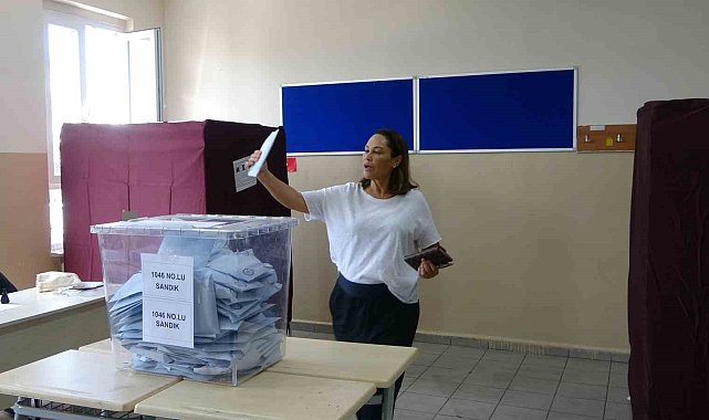 Hülya Avşar oyunu kullandı