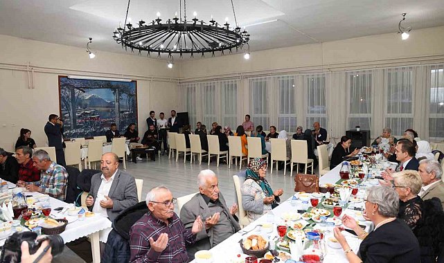 Huzurevi sakinleri ile iftar