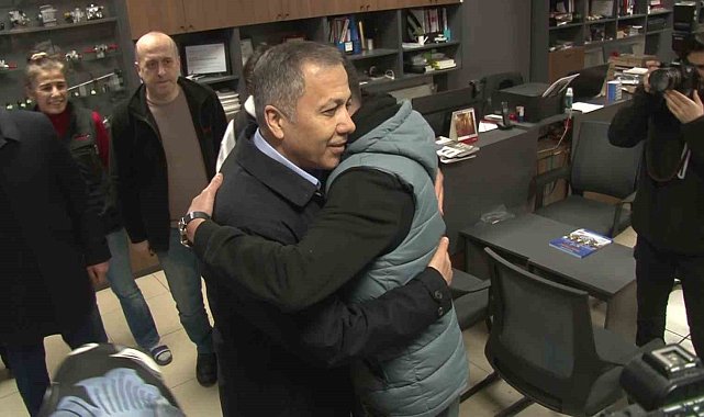 İçişleri Bakanı Yerlikaya, Sancaktepe'de esnafı ziyaret etti