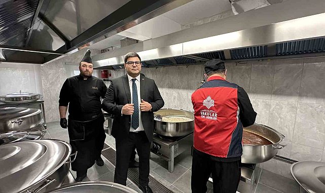 İhtiyaç sahiplerine yılın 12 ayı günlük 3 çeşit yemek hizmeti