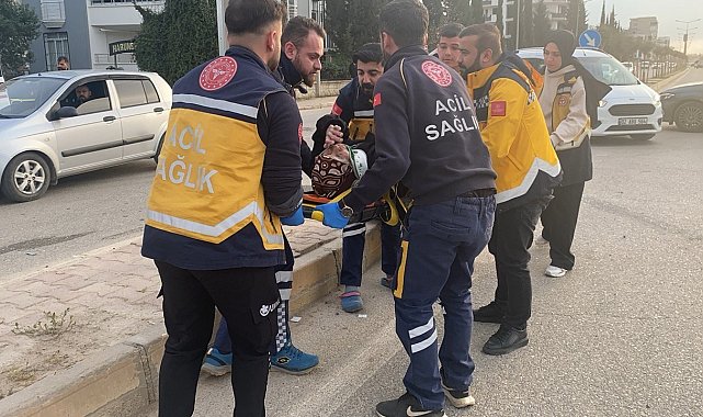 İki otomobil çarpıştı: 3 yaralı