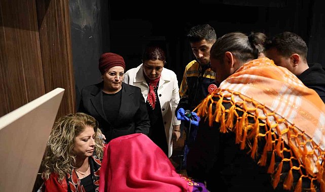 İl başkanı konuşması sırasında fenalaştı, kadın mevkidaşı müdahale etti