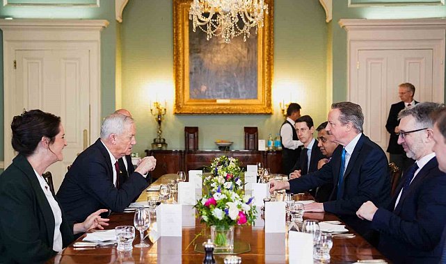 İngiltere Dışişleri Bakanı Cameron, İsrail'i bir kez daha "işgalci güç" olarak nitelendirdi