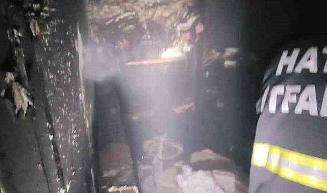 İskenderun'da yanan ev kullanılmaz hale geldi