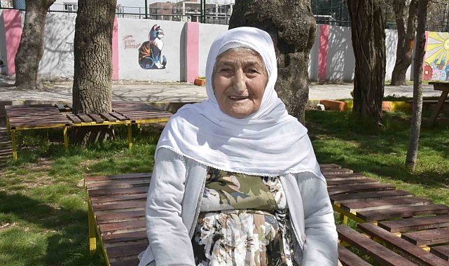 İspanyol gribinden sonra Covid-19'u da yenen 106 yaşındaki Emine nine oyunu kullandı