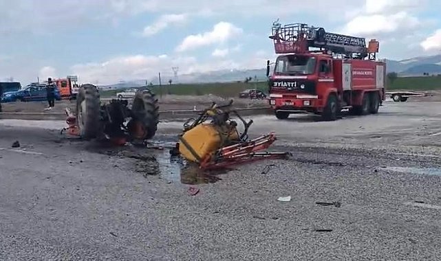 Isparta'da otomobil traktörle çarpıştı: 1'i ağır 4 yaralı