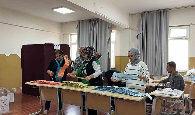 Isparta'da oy sayma işlemi devam ediyor