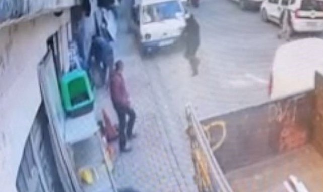 İstanbul'da silahlı saldırı kamerada: Hedefini vuramayınca iş yerine sıkıp kaçtı