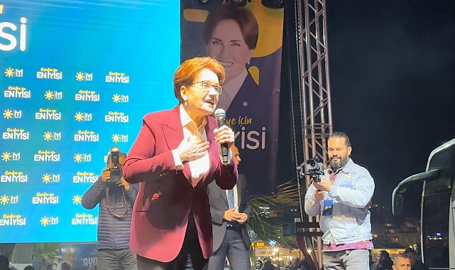 İYİ Parti Genel Başkanı Akşener Kuşadası'nda vatandaşlara hitap etti