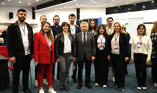 İzmir Ekonomi&#039;de &#039;kariyer&#039; zirvesi