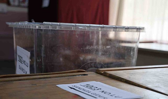 İzmir'de seçim sandıkları kuruluyor