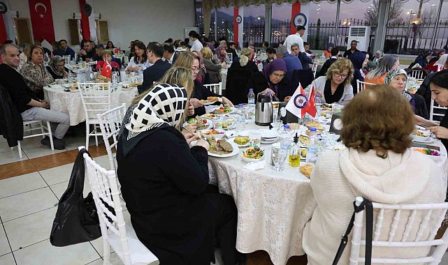 İzmir&#039;de şehit aileleri ve gaziler iftarda buluştu