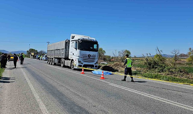 İzmir'de tırın altında kalan emekli polis hayatını kaybetti
