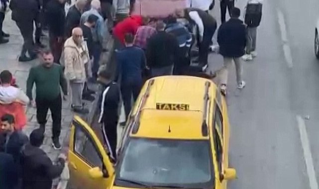 İzmir'de trafikteki laf dalaşı silahlı kavgaya döndü: 2 yaralı