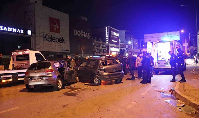 İzmir'deki feci kazada ortalık savaş alanına döndü: 2 ölü, 7 yaralı