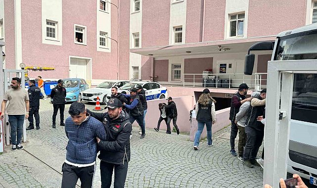 İzmir'deki nevruz kutlamasında 'terör propagandası' yapan 36 kişi adliyede