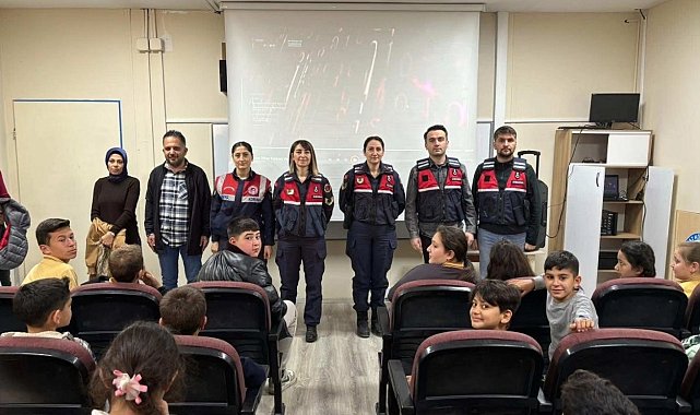 Jandarmadan 183 öğrenciye 'Siber zorbalık' eğitimi