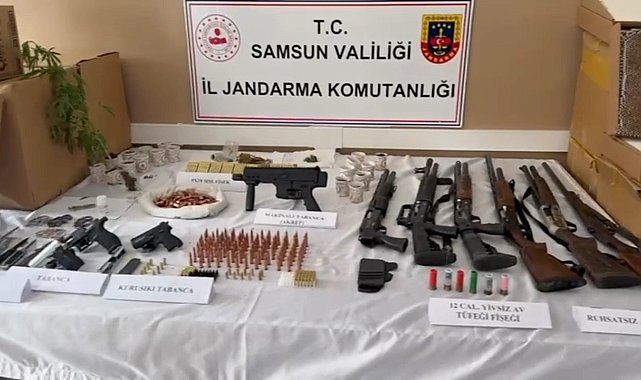 Jandarmanın operasyonunda tavan arasına gizlenmiş silahlar ele geçirildi