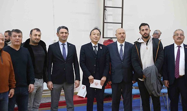 Japon Büyükelçi Takahiko Katsumata'dan genç judoculara kıyafet desteği