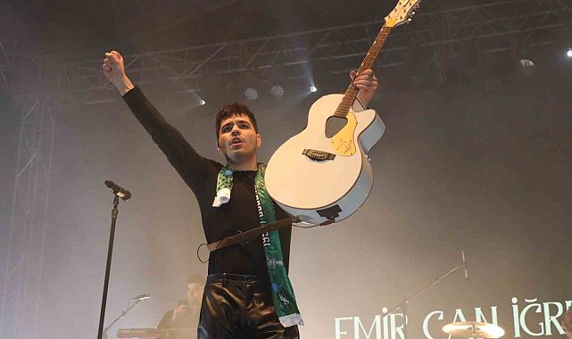 Kadın Festivali'nde Emir Can İğrek rüzgarı