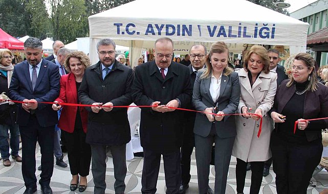 Kadınlar el emeği ürünlerini görücüye çıkarttı
