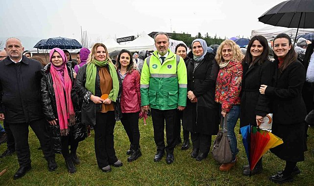 Kadınlar Günü'nde erguvan fidanları toprakla buluştu