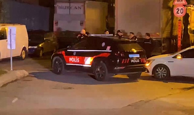 Kağıthane'de hareketli dakikalar kamerada: Polisten kaçtılar, 80 suç kaydı, silahlar ve uyuşturucu çıktı