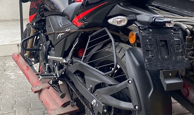 Kağıthane'de motosikleti gündüz vakti çevredekilere aldırmadan böyle çaldı