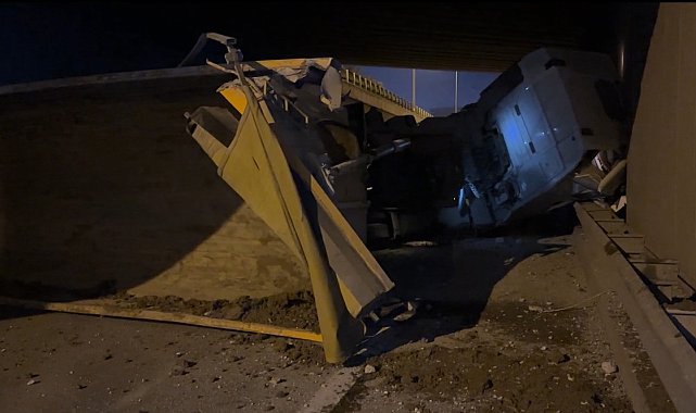 Kağıthane'de ortalığı savaş alanına çeviren kamyon 7 saat sonra kaldırılabildi