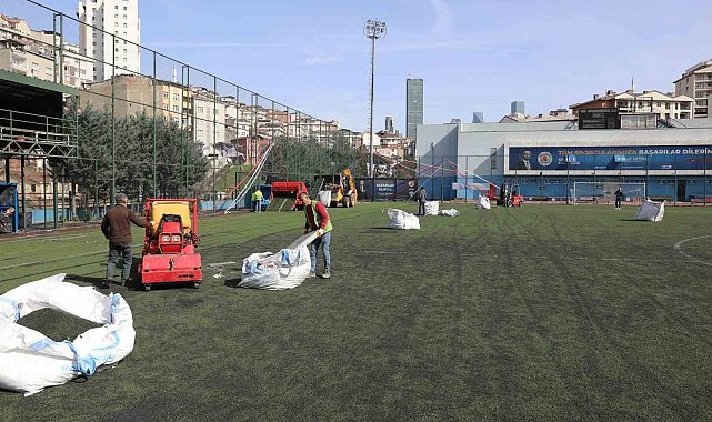 Kağıthane'deki tüm futbol sahaları yenileniyor