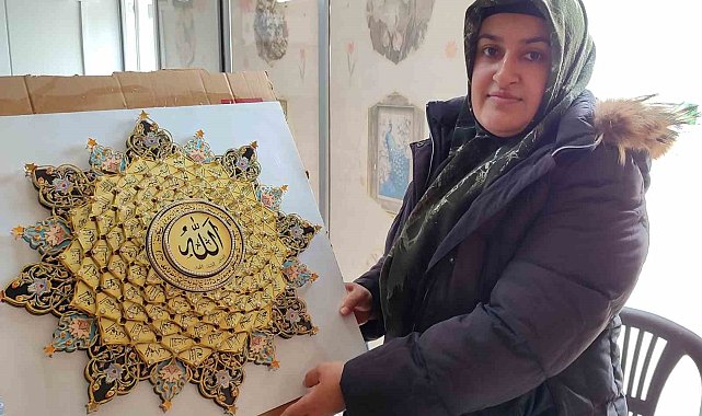 Kahramanmaraş'ta depremzede kadın, rölyef yaparak ekonomisine katkı sağlıyor