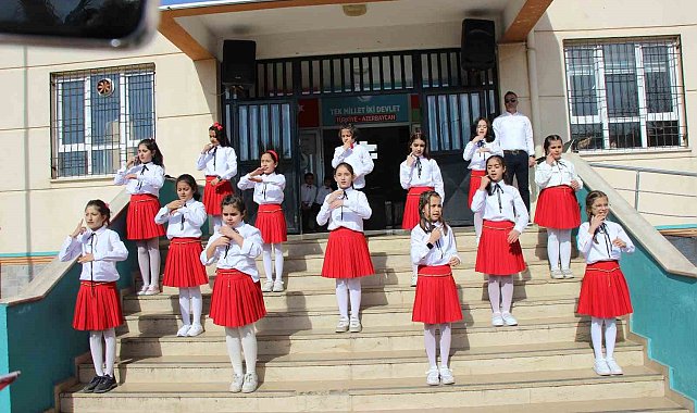 Kahramanmaraş'ta İstiklal Marşı'nın kabulünü minik öğrenciler hazırladıkları programla kutladı