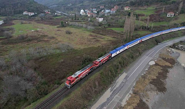 Kara Elmas Ekspresi ile Filyos limanı aynı karede