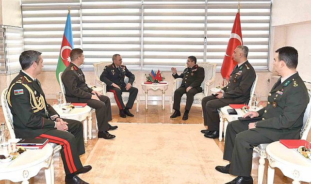 Kara Kuvvetleri Komutanı Bayraktaroğlu, Azerbaycanlı mevkidaşı ile bir araya geldi
