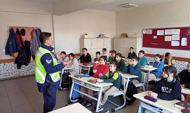 Karacasu'da jandarma ekipleri öğrencileri bilgilendirdi
