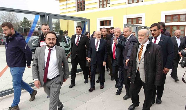 Karamollaoğlu, eleştirdiği hızlı trenle Ankara'ya geri döndü