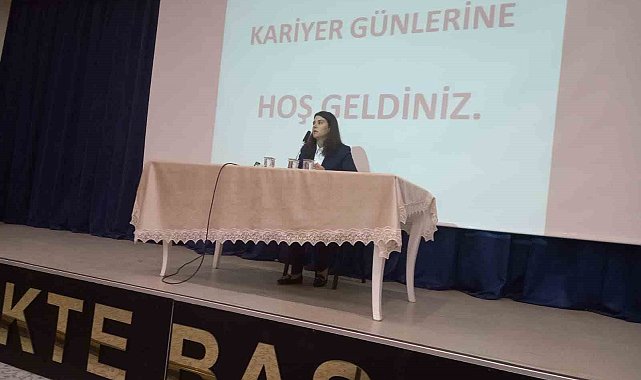 Kariyer Günleri'nde gençler meslekler hakkında bilgilendiriliyor