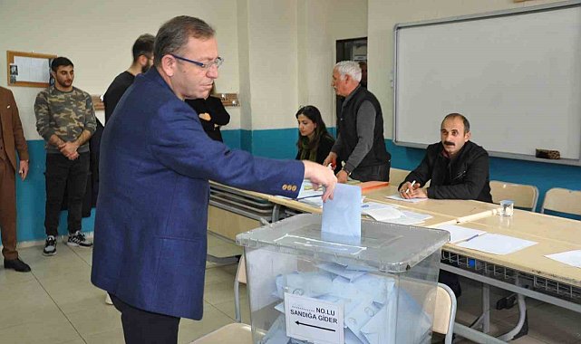 Kars Valisi Ziya Polat oyunu kullandı