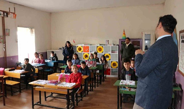 Kars'ta minik öğrencilere suyun önemi anlatıldı