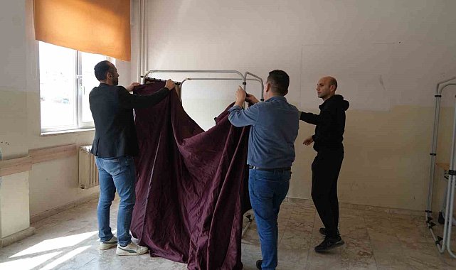 Kastamonu'da sınıflar temizlendi, sandıklar kuruldu