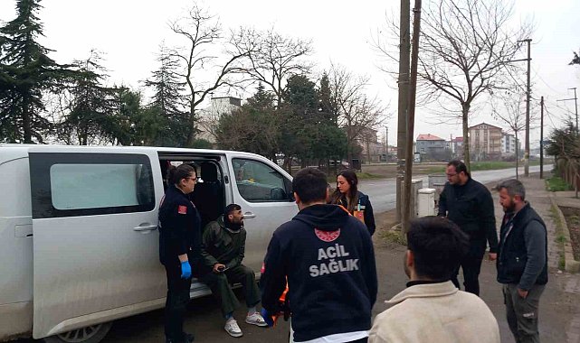 Kaygan zeminde devrilen motosikletli yaralandı