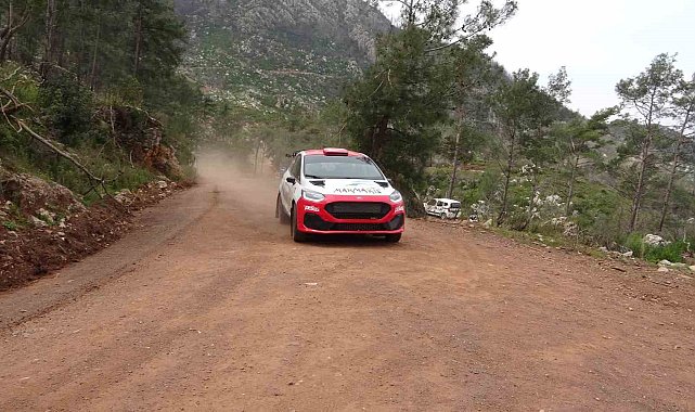 Kaymakam Kaya ve sanayide çalışan gençler Marmaris'te başkan adayı Yazıcı ile ralli yaptı