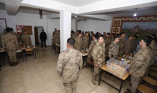 Kaymakam Kumcu Mehmetçikle birlikte iftar açtı