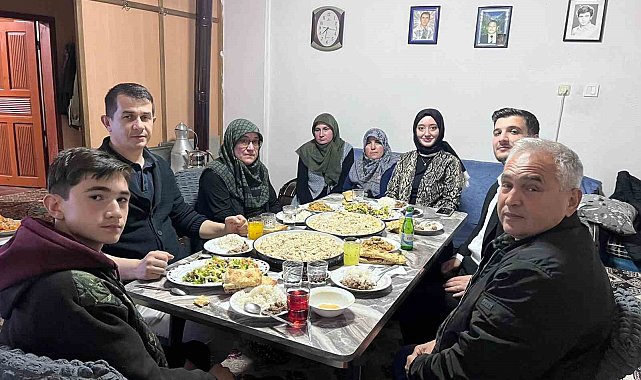 Kaymakam Özpınar, iftarını köydeki ailenin evinde açtı