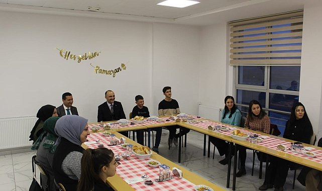 Kaymakam Sözen lise öğrencilerinin davetini kırmadı