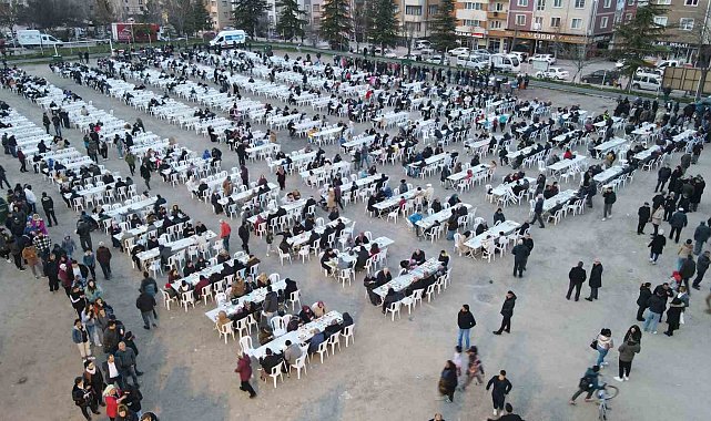 Kazım Kurt'tan Büyükdere'ye 5 bin kişilik dev iftar sofrası