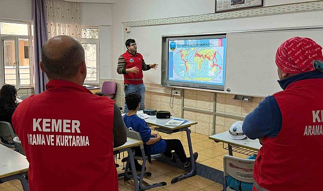 Kemer Belediyesi'nden okullarda deprem farkındalık eğitimi